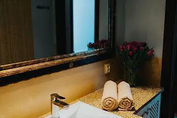 Bently Old Town 4*